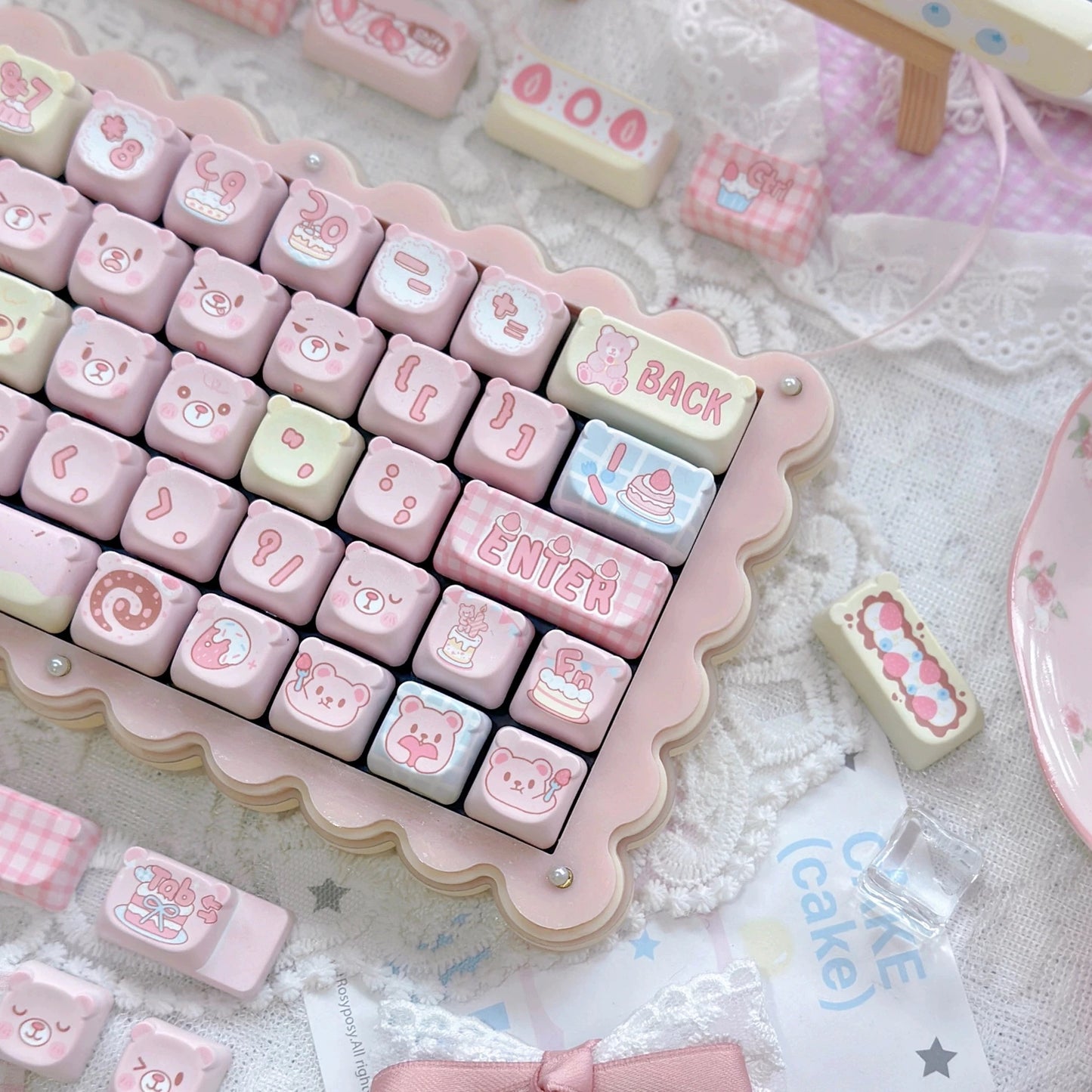 Strawberry Bear Cake Keycaps – PBT EAO Profile Set