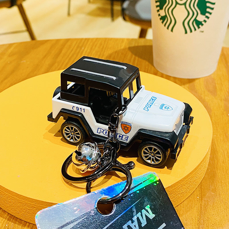 Miniature Camouflage Jeep Keychain – Fun and Stylish Car Accessory