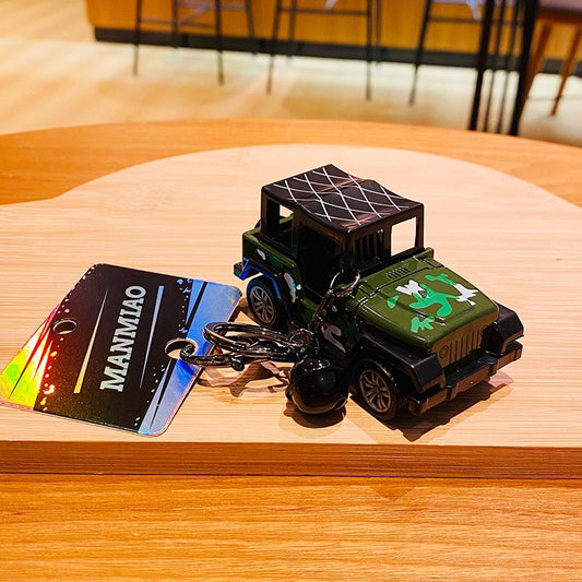 Miniature Camouflage Jeep Keychain – Fun and Stylish Car Accessory