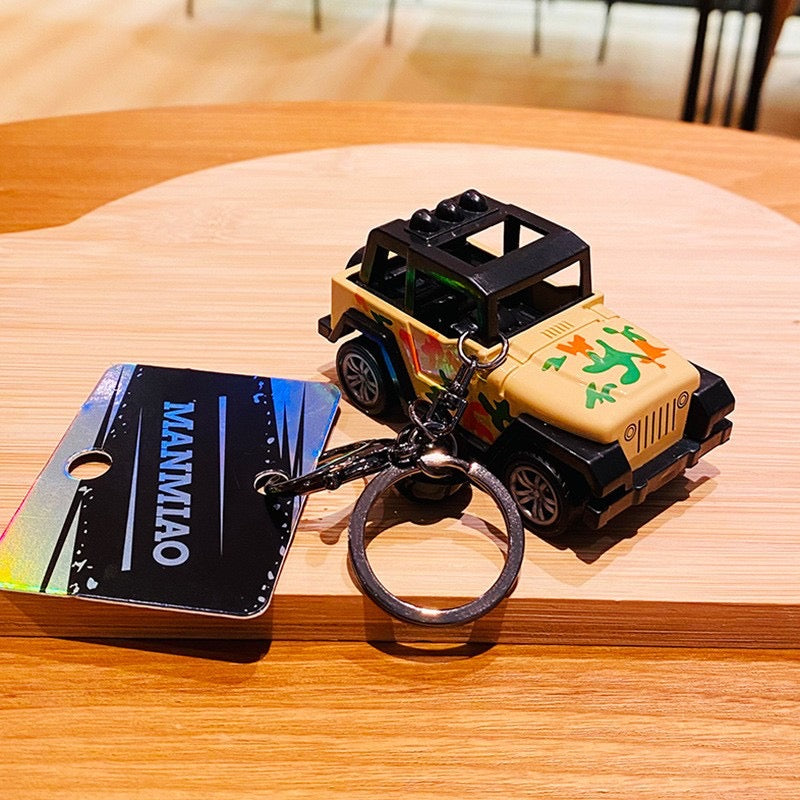 Miniature Camouflage Jeep Keychain – Fun and Stylish Car Accessory