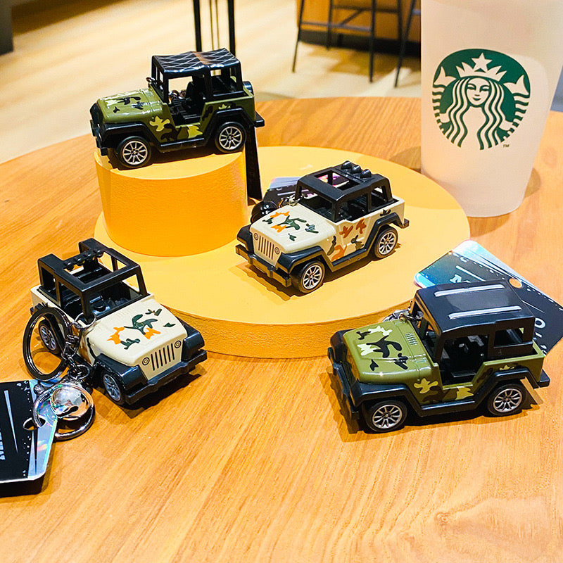 Miniature Camouflage Jeep Keychain – Fun and Stylish Car Accessory