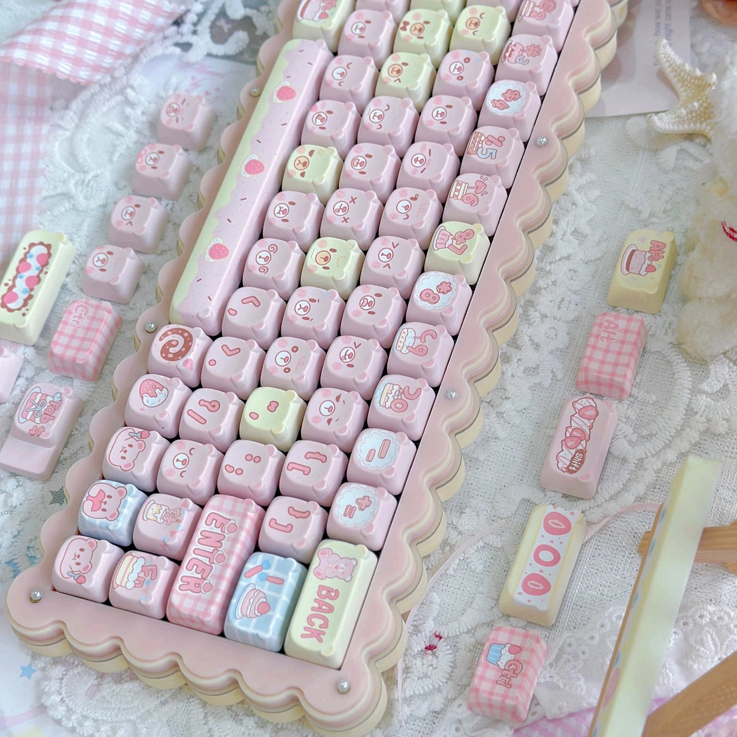 Strawberry Bear Cake Keycaps – PBT EAO Profile Set