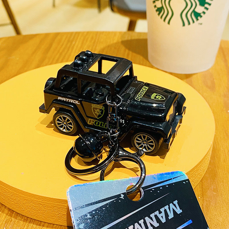 Miniature Camouflage Jeep Keychain – Fun and Stylish Car Accessory