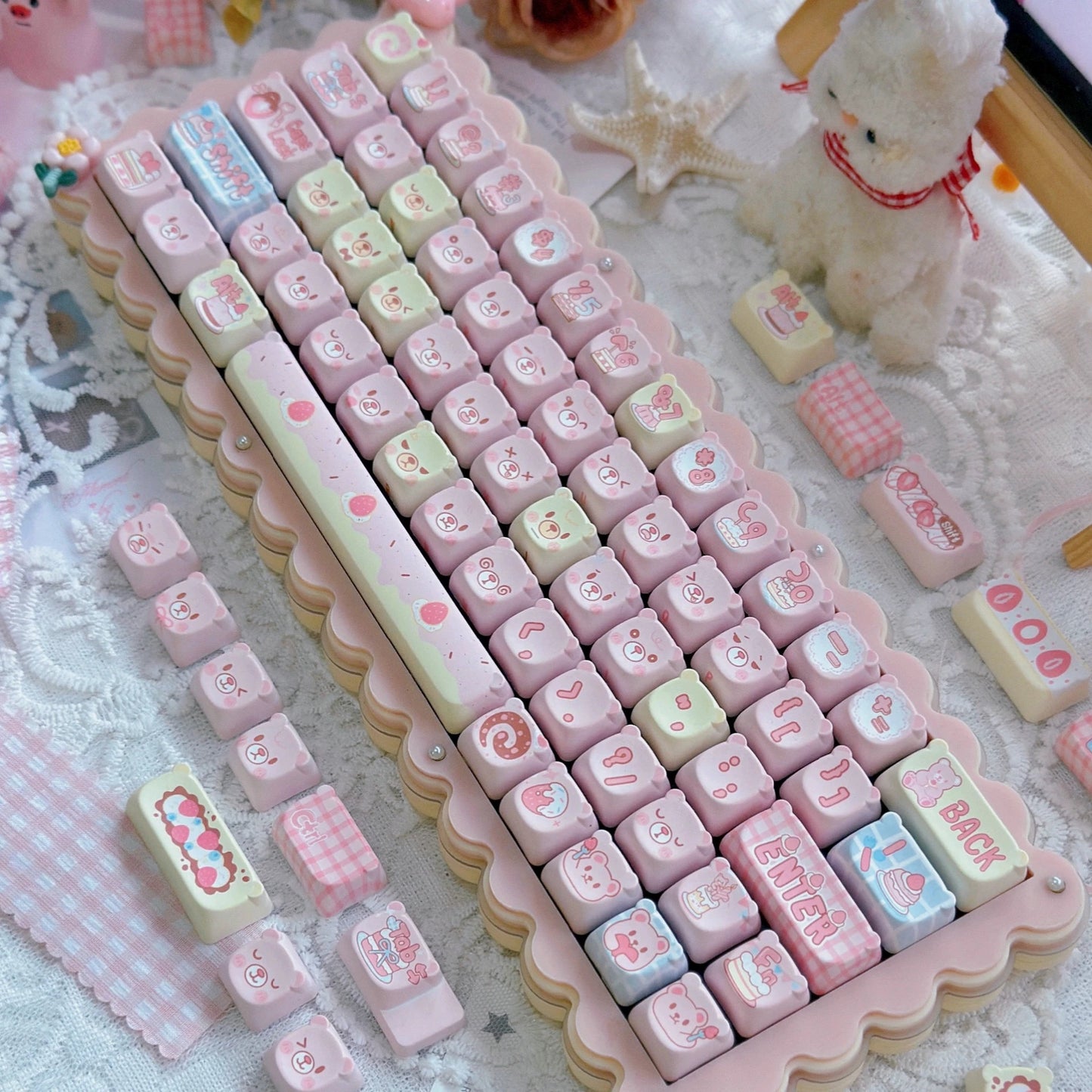 Strawberry Bear Cake Keycaps – PBT EAO Profile Set