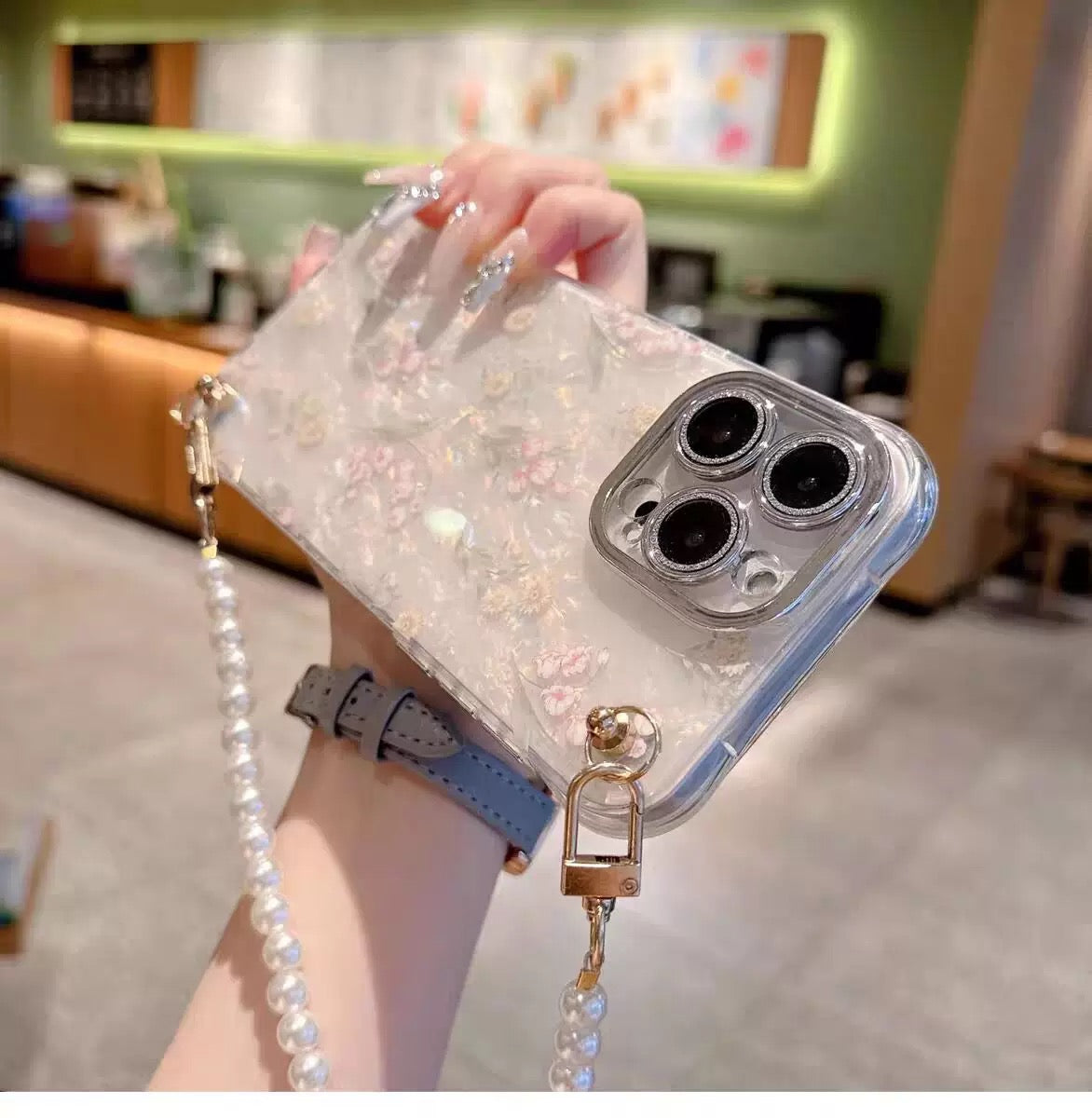 Sweetheart Shell Phone Case with Pearl Crossbody Lanyard