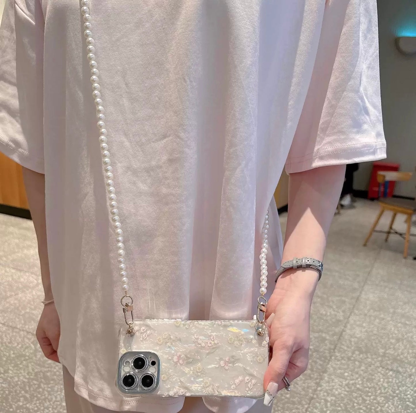 Sweetheart Shell Phone Case with Pearl Crossbody Lanyard