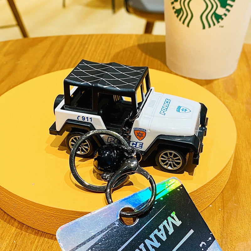 Miniature Camouflage Jeep Keychain – Fun and Stylish Car Accessory