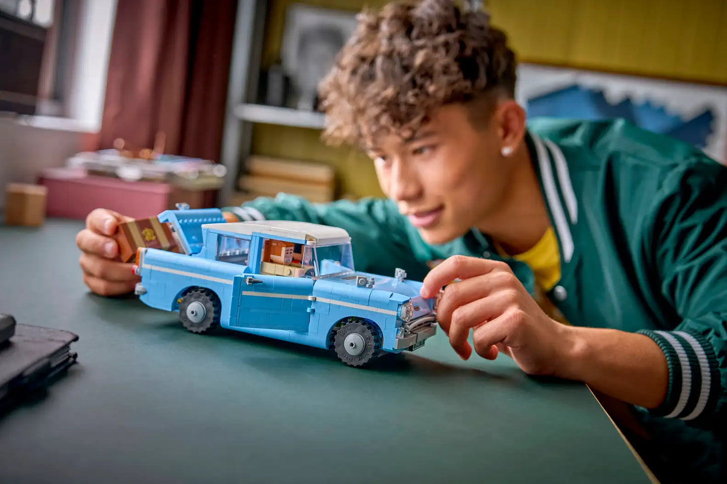 LEGO Harry Potter™ Enchanted Flying Ford Anglia™ 76470