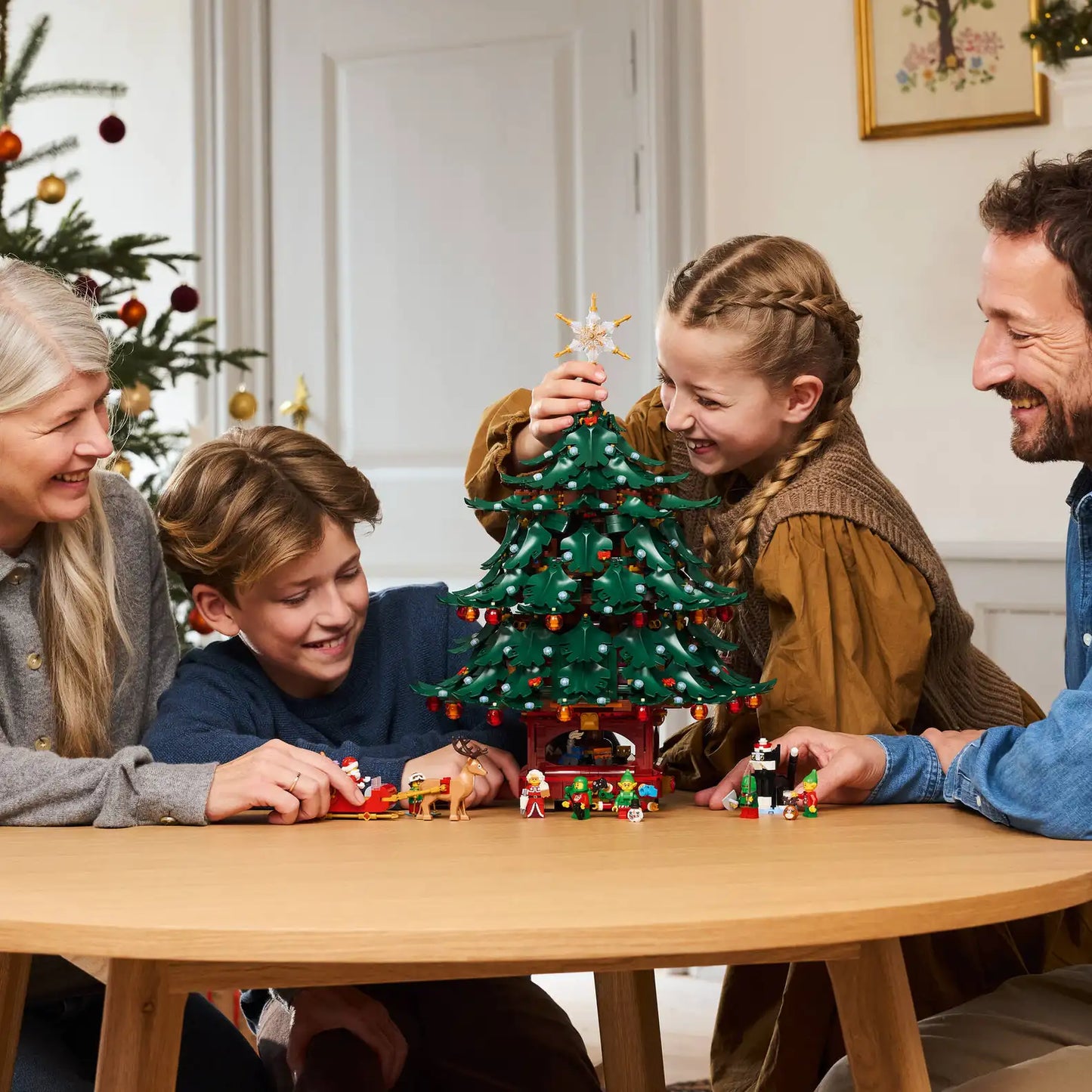LEGO Family Christmas Tree 41843