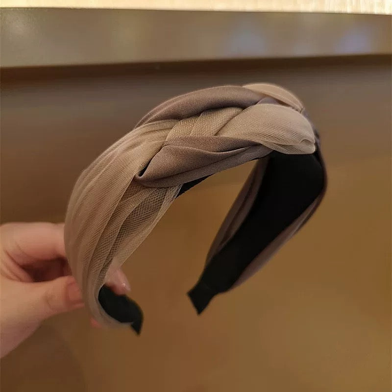 Bandeau élégant en tissu noué