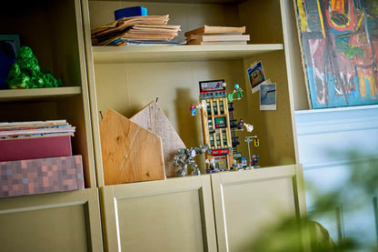 LEGO Marvel Spider-Man vs. Mysterio: The Daily Bugle 76342