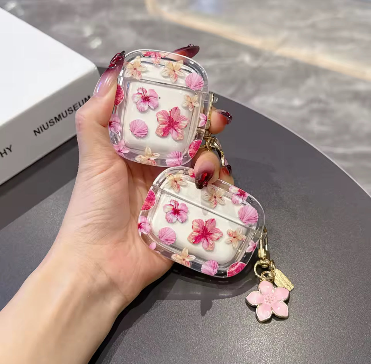 Floral Clear AirPods Case with Daisy Charm – Cute Transparent Protective Cover