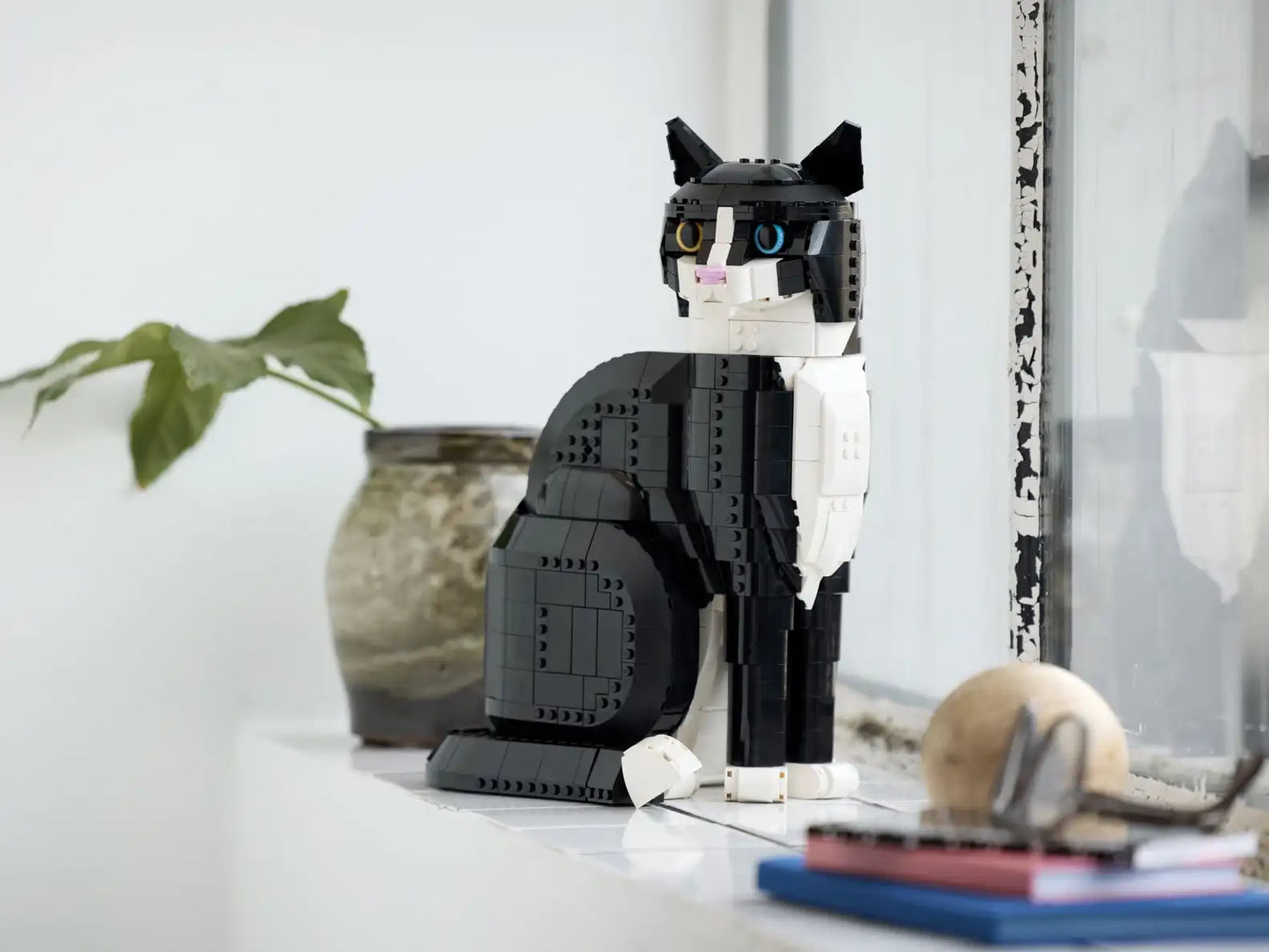 LEGO Ideas Tuxedo Cat 21349