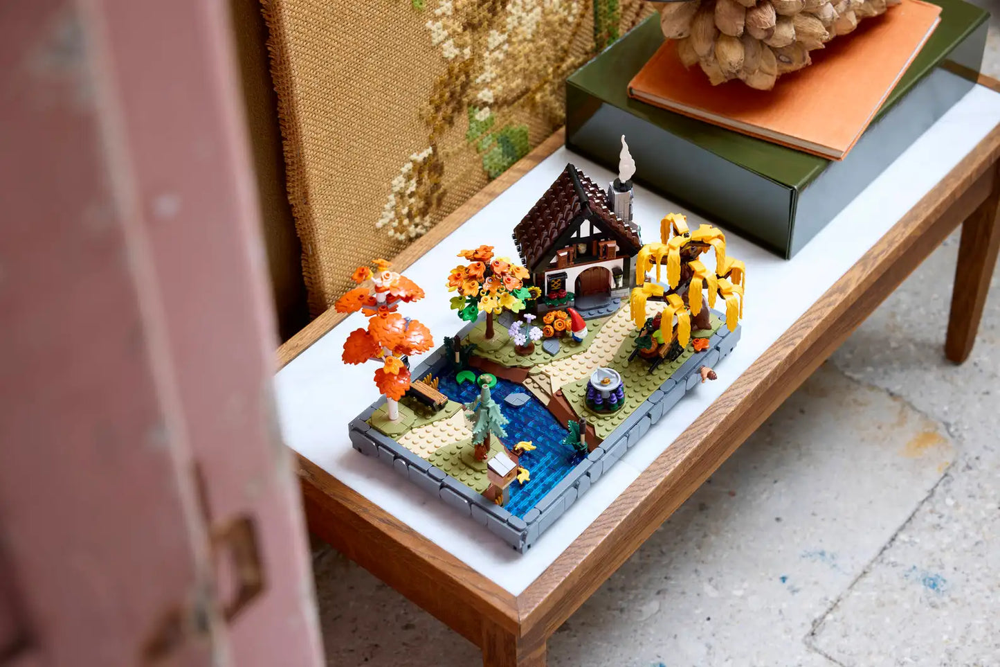 LEGO® Icons Autumn Cottage Garden 11372