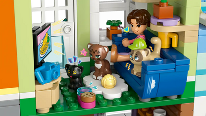 LEGO Friends Heartlake City Apartments and Stores 42670