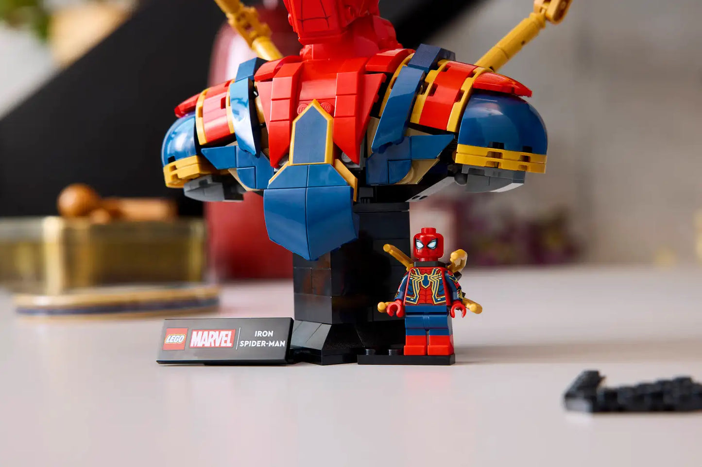 LEGO Marvel Iron Spider-Man Bust 76326