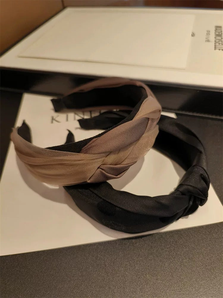 Bandeau élégant en tissu noué