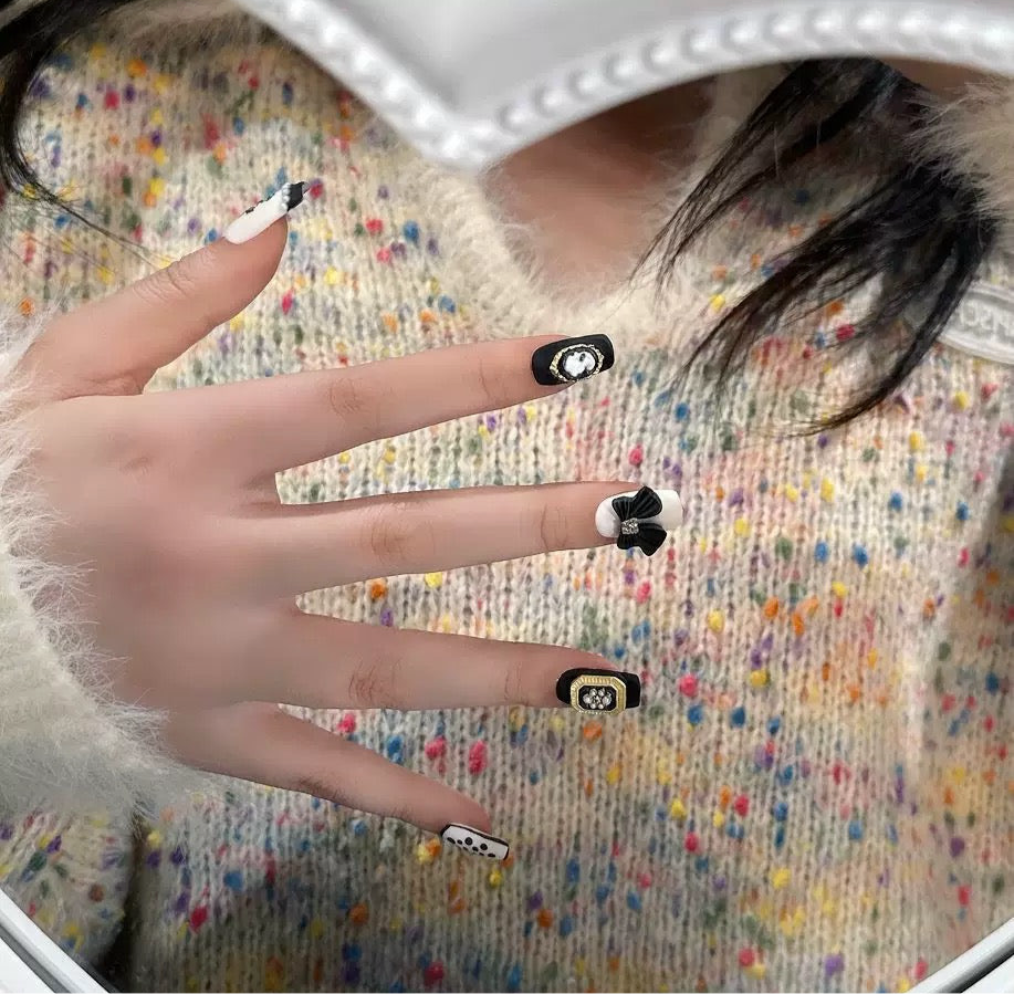 Ongles à coller vintage aristocratique
