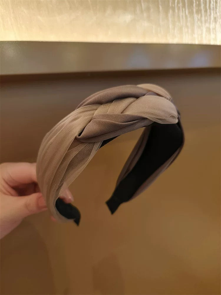Bandeau élégant en tissu noué