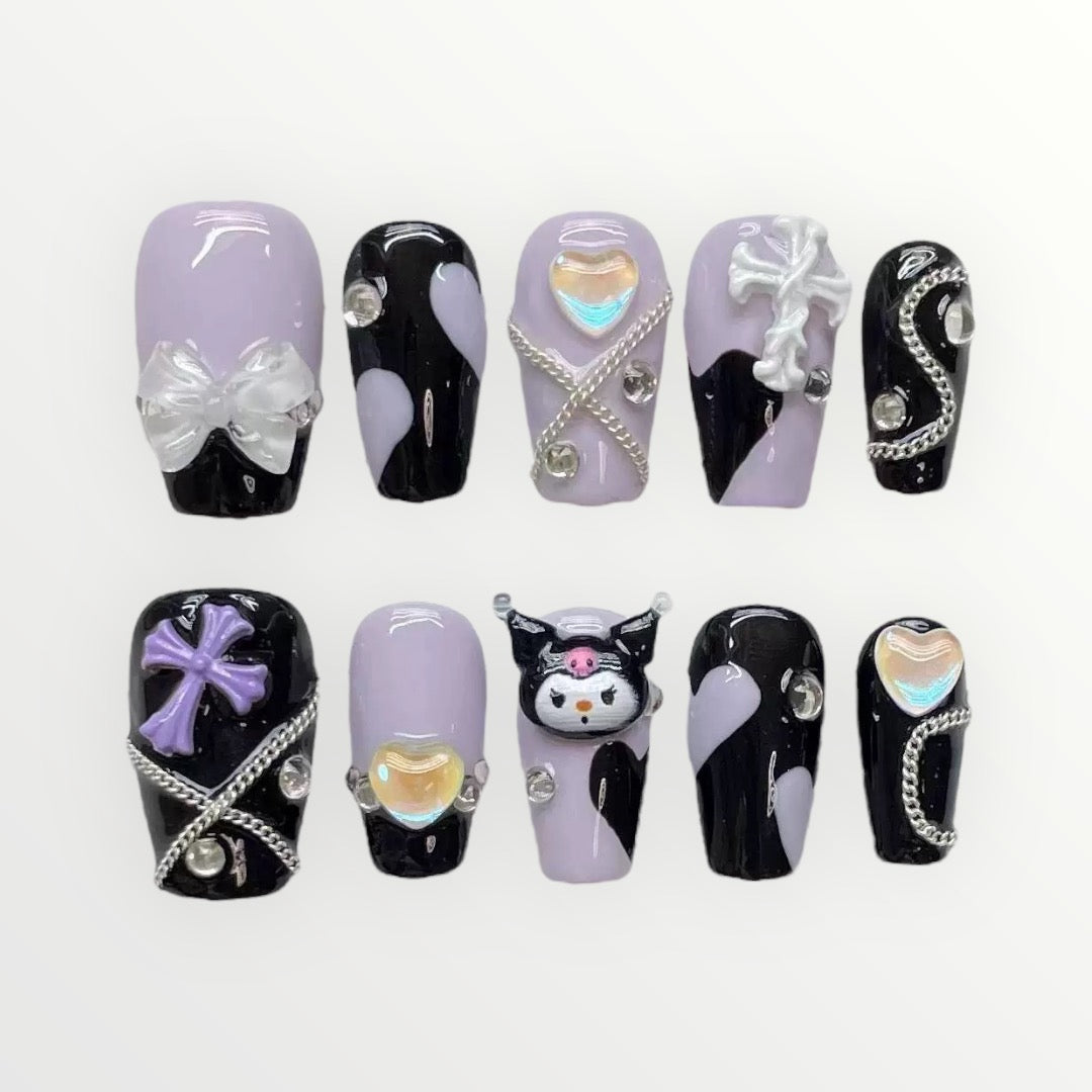 Les faux ongles fantaisie violets de Kuromi