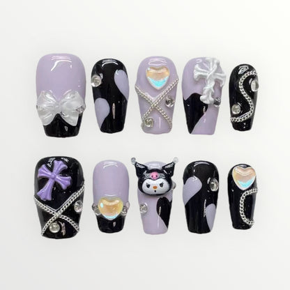 Les faux ongles fantaisie violets de Kuromi