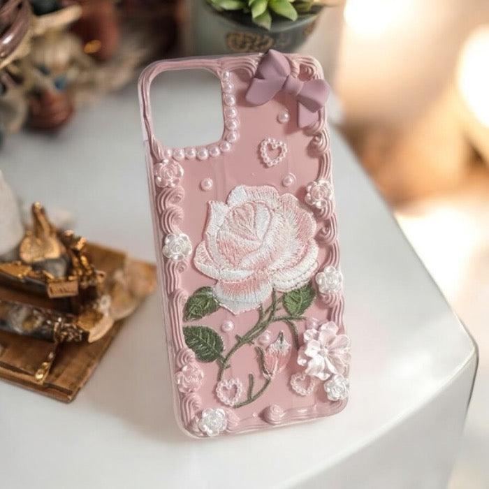 Étui de téléphone brodé à la main avec motif de roses vintage