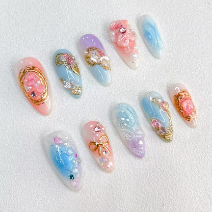 Ongles à coller avec cristaux dorés de rêve