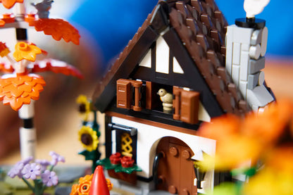 LEGO® Icons Autumn Cottage Garden 11372