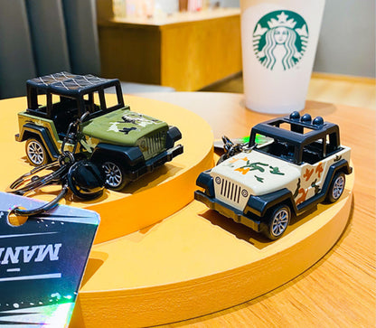 Miniature Camouflage Jeep Keychain – Fun and Stylish Car Accessory