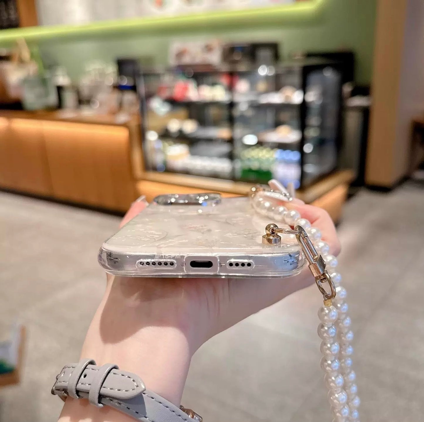 Sweetheart Shell Phone Case with Pearl Crossbody Lanyard