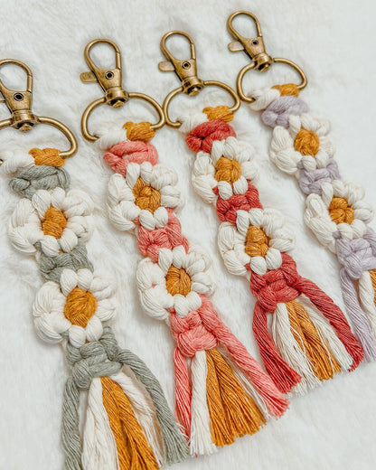 Boho Daisy Macrame Keychain – Handmade Cotton Tassel Bag Charm